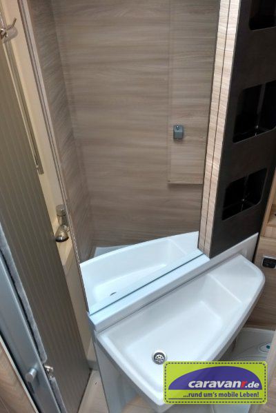 Knaus Van TI plus - schwenkbare Duschwand